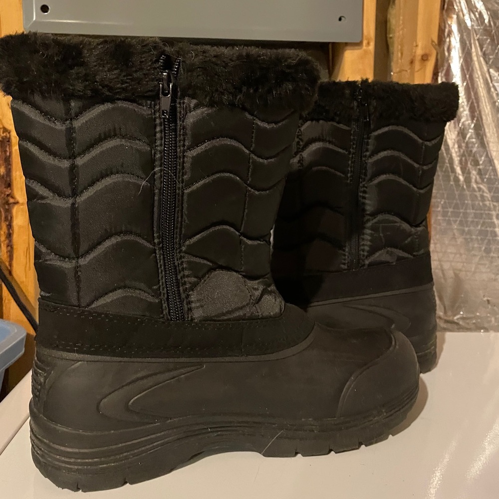Snow boots